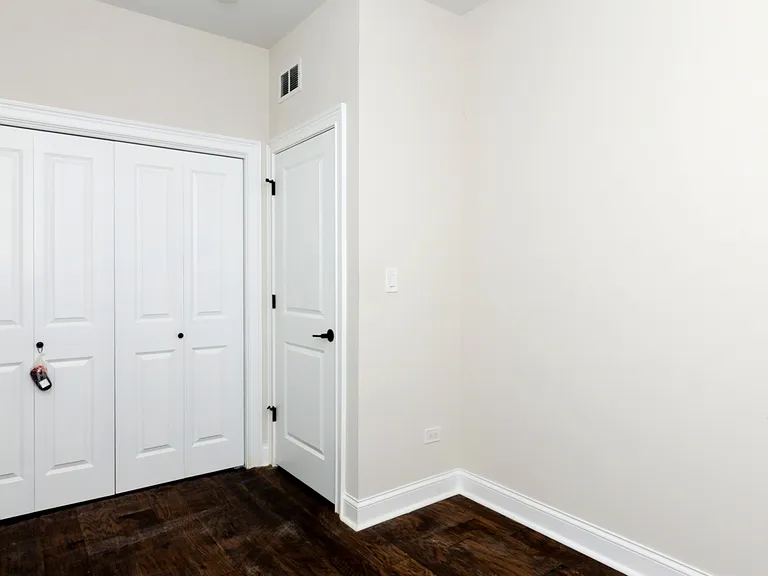 1933 S May St #GF — Photo 5
