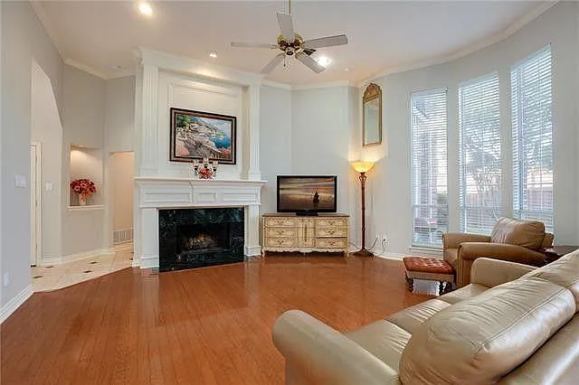 1340 Coral Dr — Photo 5