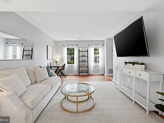3rd image of 5446 Lighthouse Ln