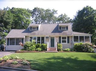 16 Grand Haven Dr, Commack, NY 11725