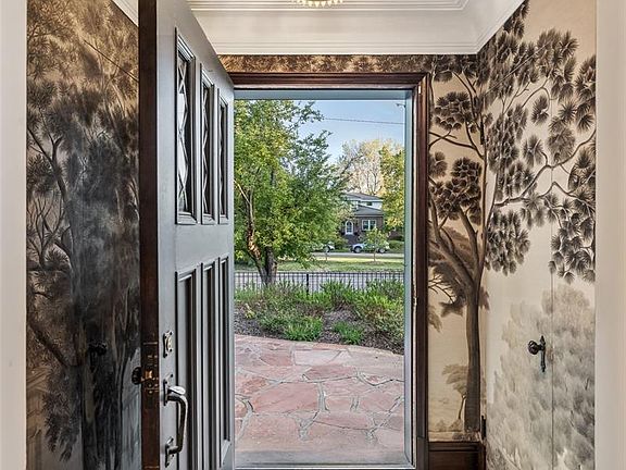 3rd image of 3215 E 7th Avenue Parkway