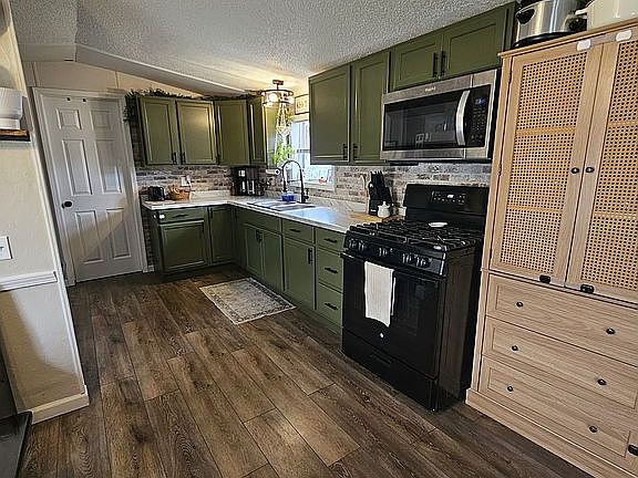 5th image of 4417 Fir St
