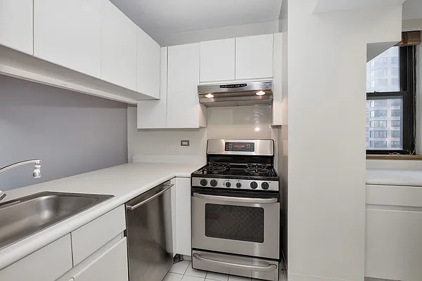 Rented by Douglas Elliman | media 6