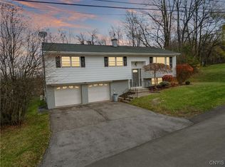 2223 Pinnacle Dr, Utica, NY 13501