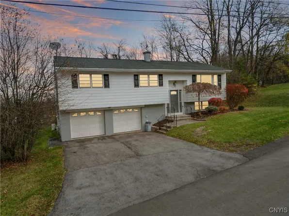 2223 Pinnacle Dr, Utica, NY 13501