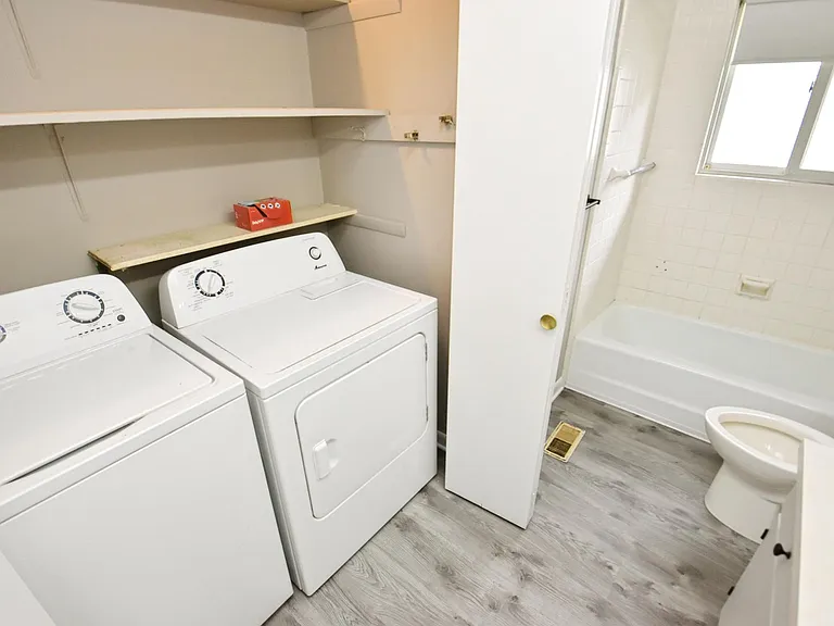 1023 Oakland St — Photo 11