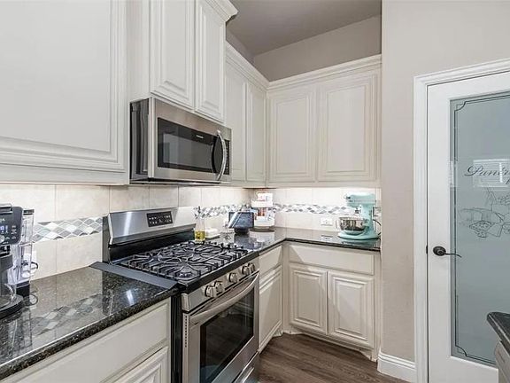 4th image of 1044 Kingston Dr