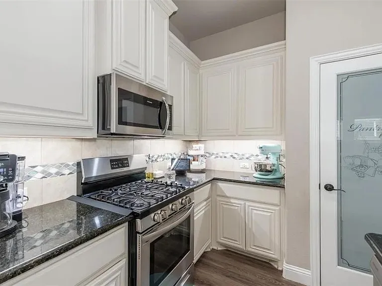 1044 Kingston Dr — Photo 4