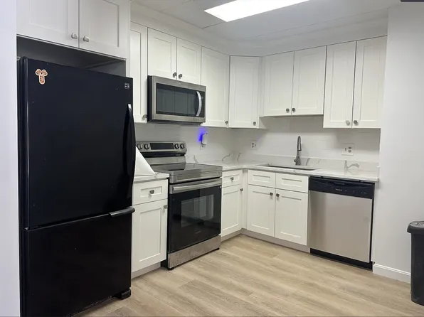 137 Franklin St APT 201, Stoneham, MA 02180