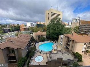 118 Monroe St #50, Rockville, MD 20850