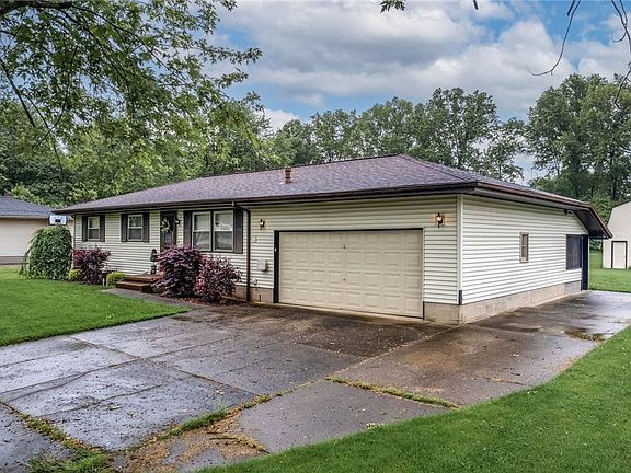 3rd image of 4025 Fairlawn Heights Dr SE