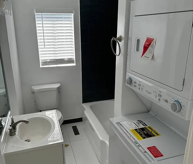 1034 Law St #6 — Photo 7