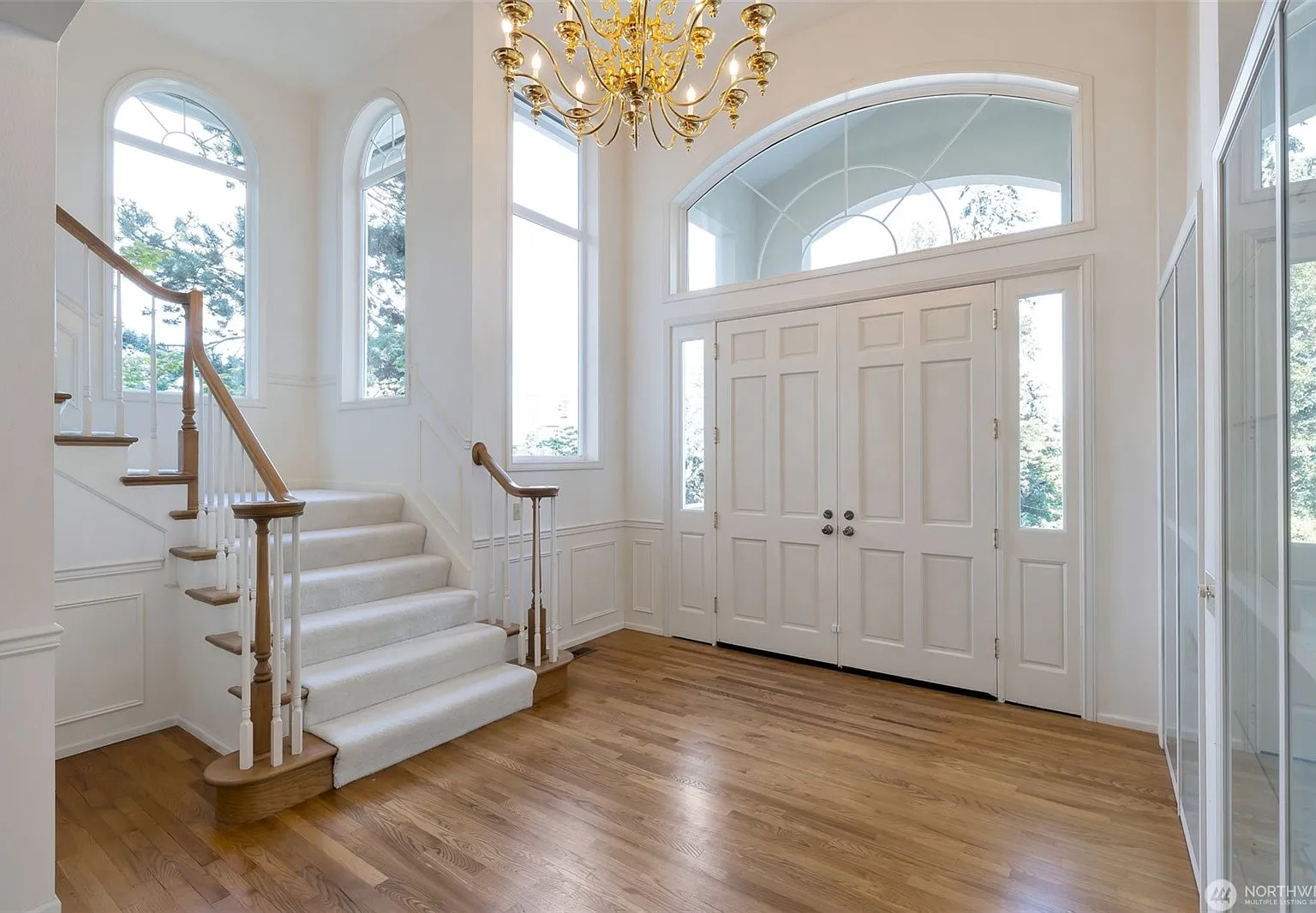 5 bed, 4.5 bath, 6030 sqft, $11,500 — Photo 4