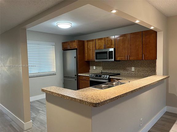 5th image of 436 Lakeview Dr APT 203