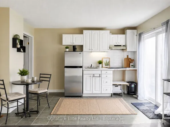 11 Etienne St, Toronto, ON M1L 0A2