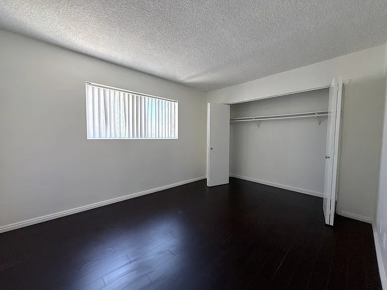 8061 Romaine St — Photo 14