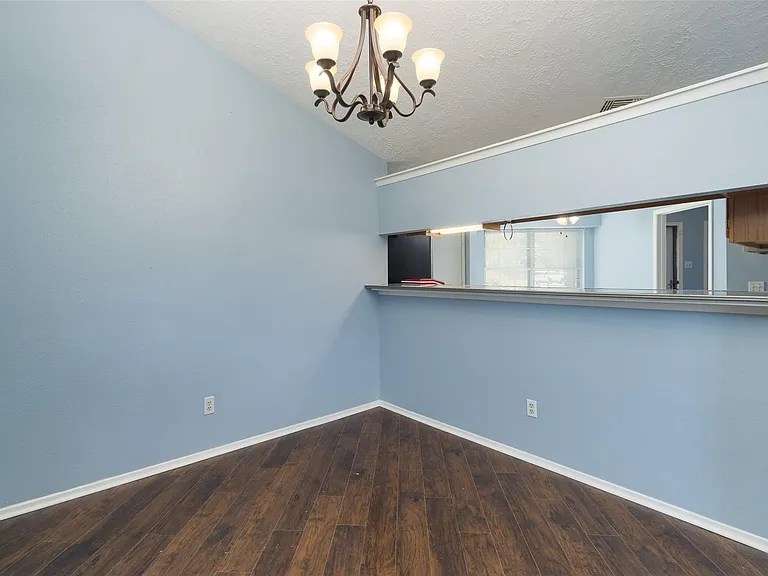 2902 Laurelridge Dr — Photo 9