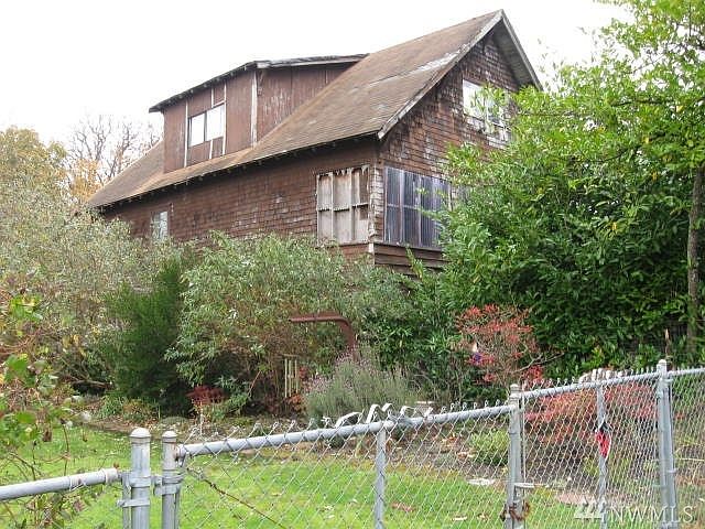 2nd image of 1128 W Cushing St