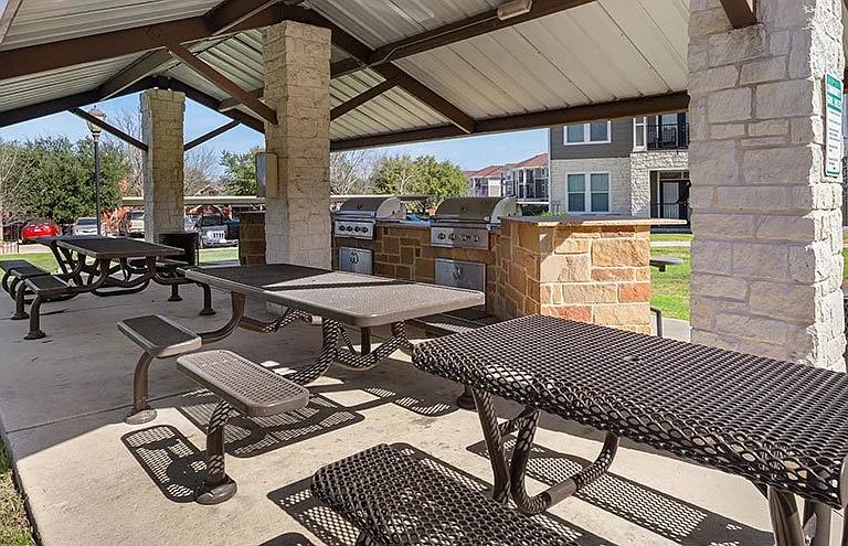 Parkway Grande Apartment Homes — Photo 19