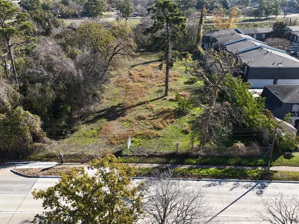 2818 W T C Jester Blvd, Houston, TX 77018