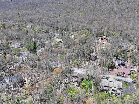 5th image of 220 Lake Dr