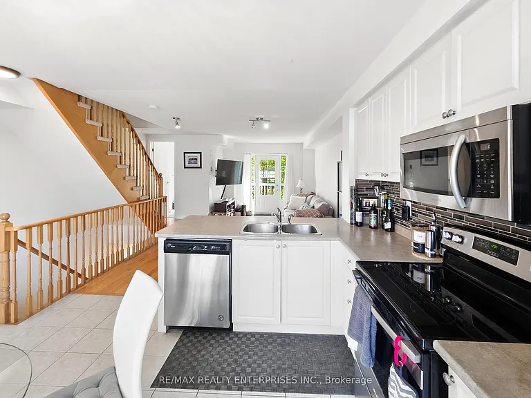 112 Harbourside Dr — Photo 11