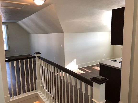 5th image of 418 S 7th St APT 3