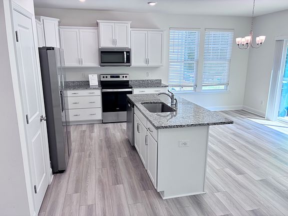 4th image of 1212 Weavers Trace Dr