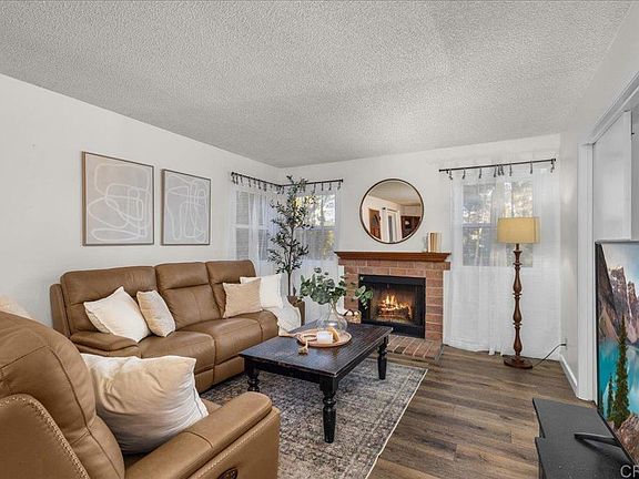 2nd image of 1941 Wellington Ln Unit 1