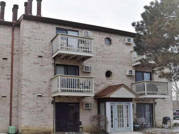 421 E Osage Ln APT 1A, Palatine, IL 60074