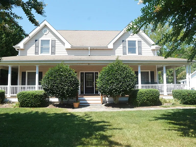 36 Harborview Rd — Photo 1