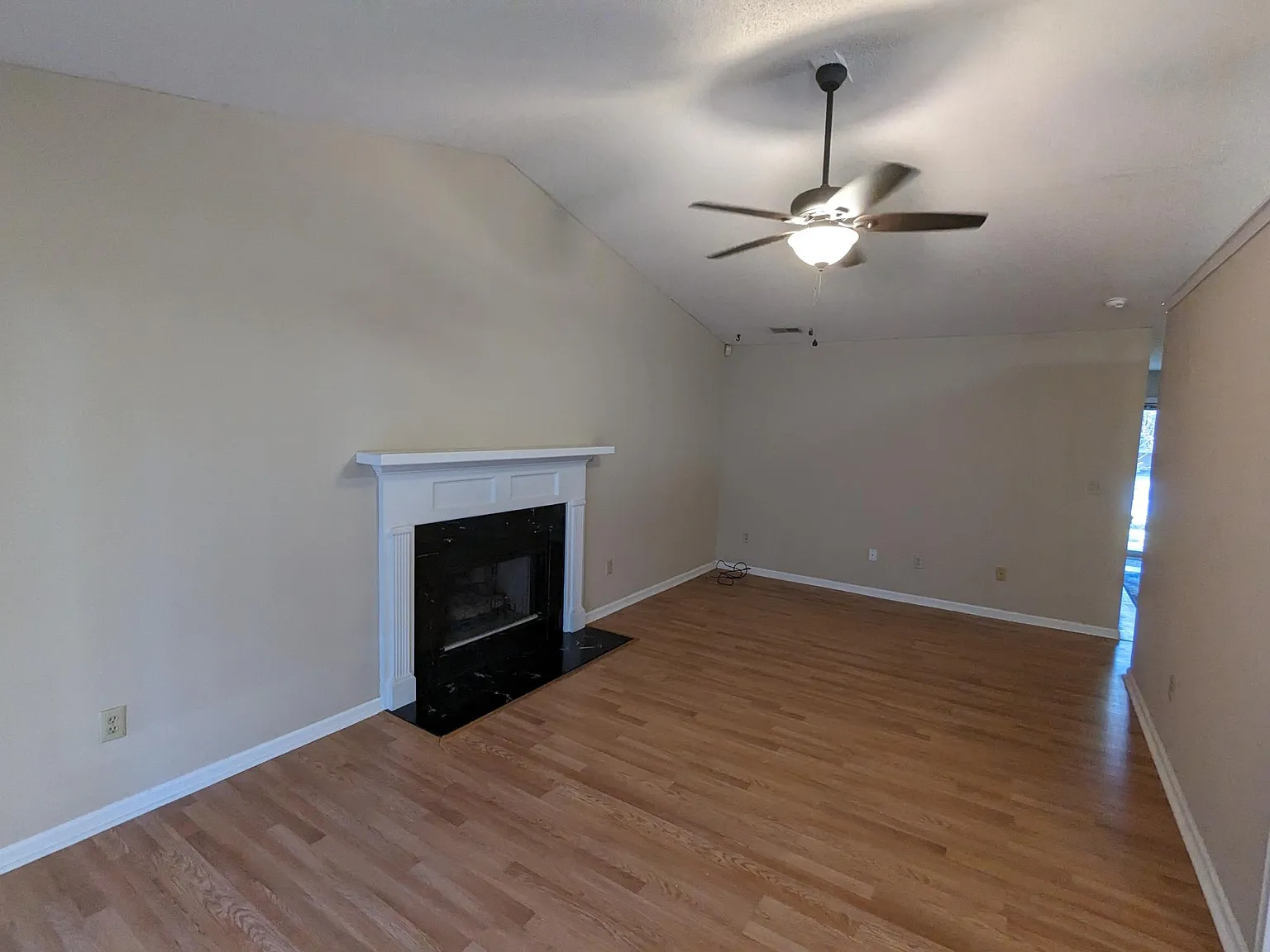 3 bed, 1234 sqft, $1,650 — Photo 3