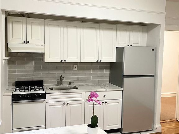 4th image of 45-20 43rd St #2E