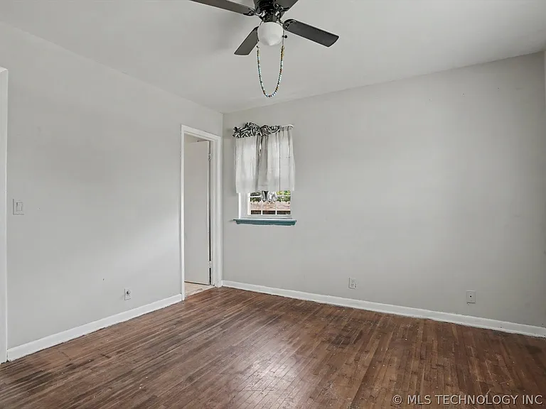 10311 E 5th St — Photo 11