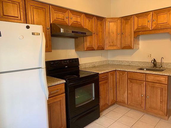 2nd image of 830 Ivy League Ln