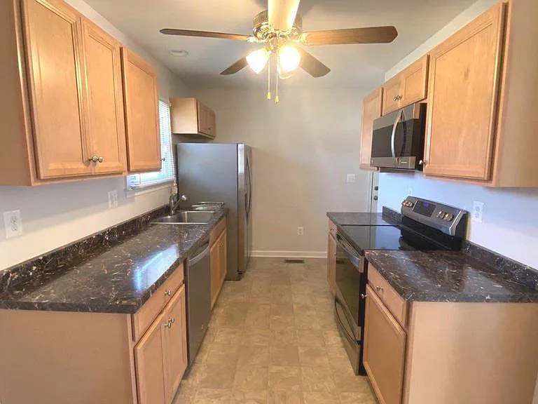 7625 Post Rd — Photo 8