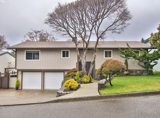 1810 Lincoln Rd, Coos Bay, OR 97420