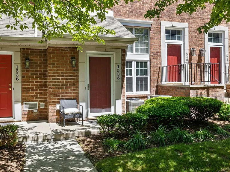1538 Maryland Club Dr — Photo 2
