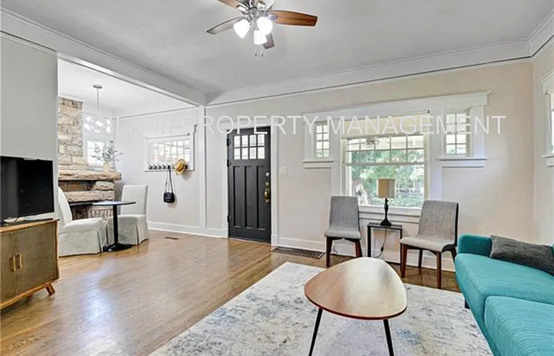 3 bed, 1.5 bath, 1867 sqft, $2,850 — Photo 2