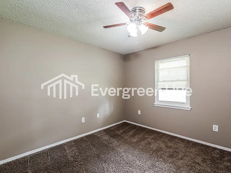 408 Shenandoah Rd N — Photo 12