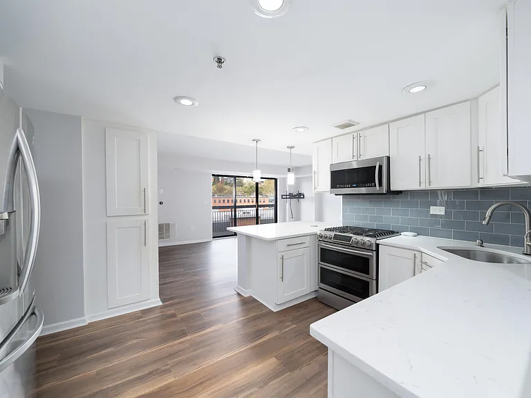 700 1st St #8Q — Photo 6