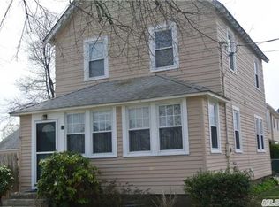 17 Burns Ave, Hicksville, NY 11801