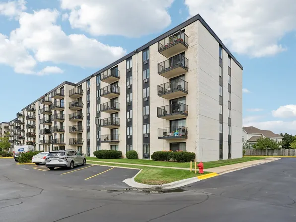 9074 W Terrace Dr APT 4A, Niles, IL 60714