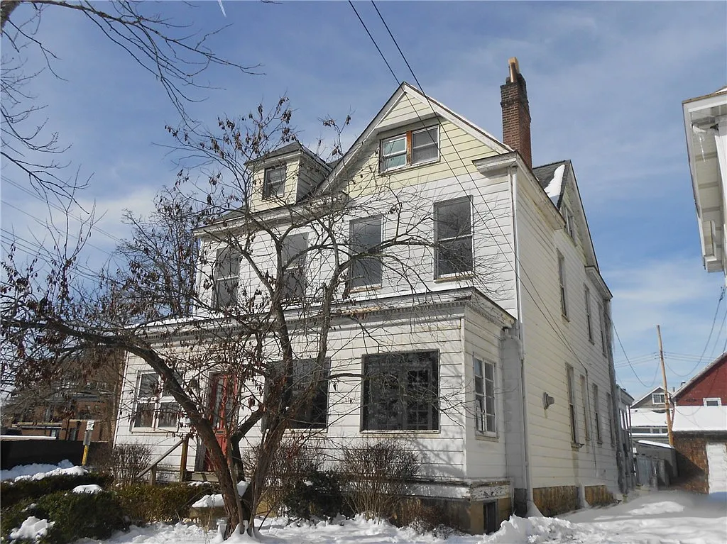 601 Locust Pl photo 1