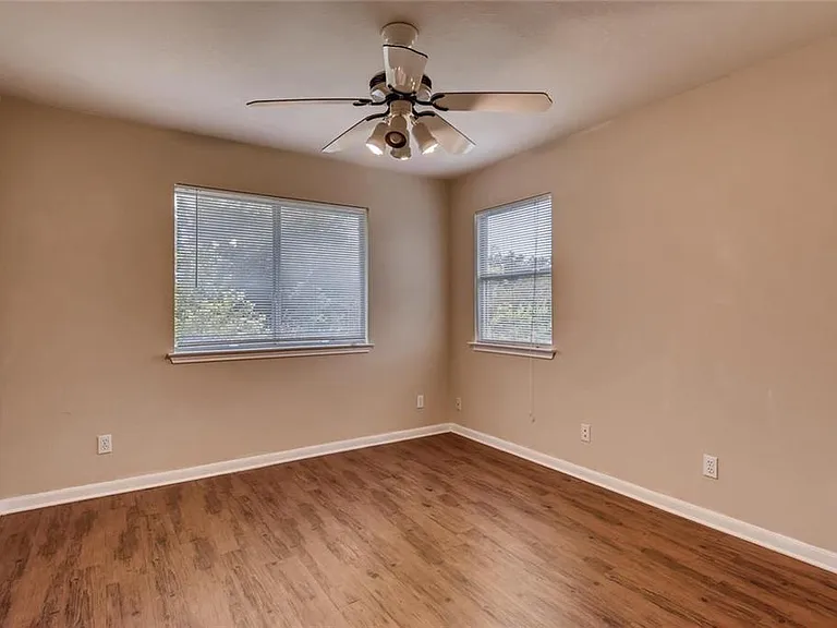 8301 Red Willow Dr — Photo 8