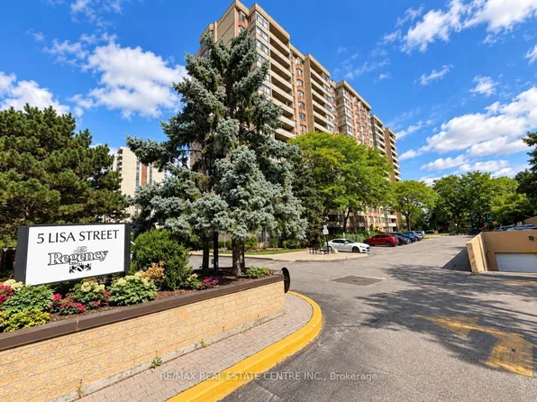 5 Lisa St #910, Brampton, ON L6T 4T4