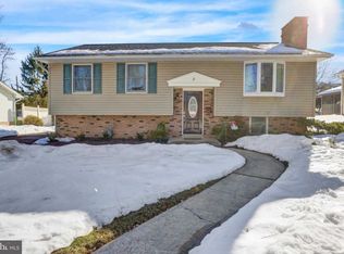 18 Cherrywood Rd, Wyomissing, PA 19610