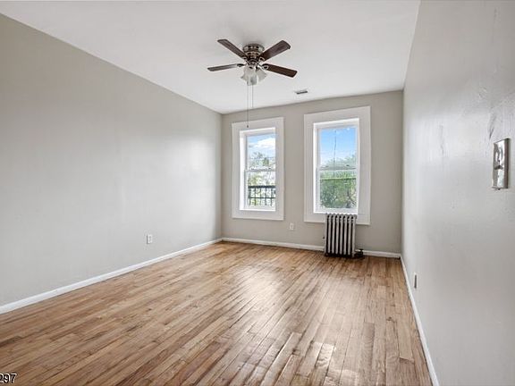 2nd image of 839 S 19th St #11
