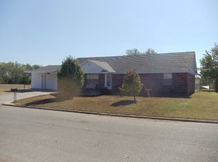 114 Noble Ave, Perry, OK 73077