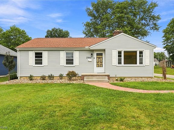 2nd image of 2944 Howell Dr